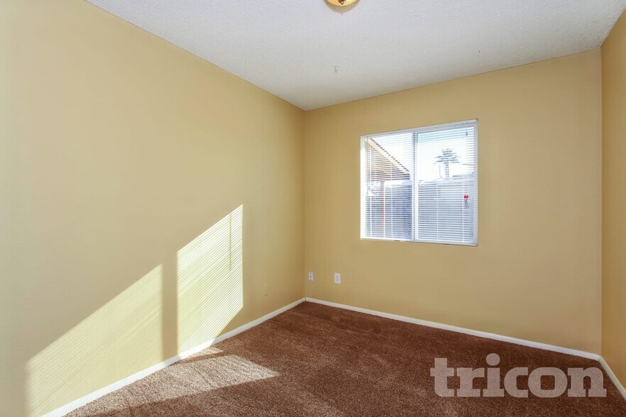 Building Photo - 1949 W Chipman Rd