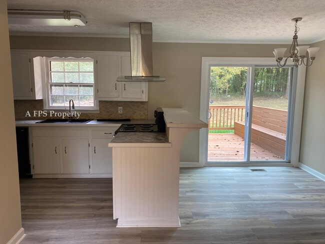 Building Photo - 194 Clairmount Dr SE