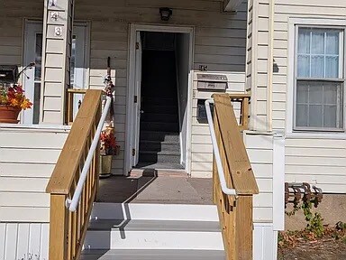 Building Photo - 6th St