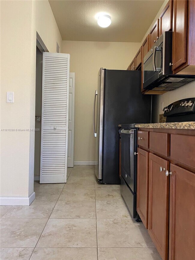 Building Photo - 9409 SW 171st Pl