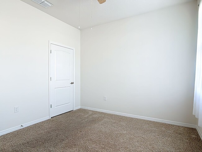Building Photo - Beautiful Oak Leaf Preserve 3 Bedroom 2 Bathroom Smart Home