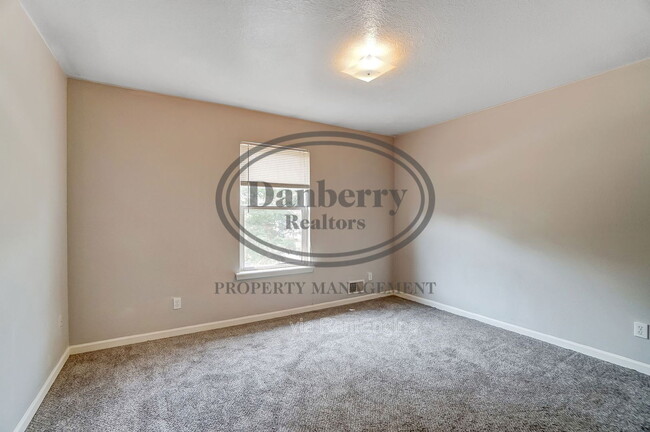 Building Photo - 3612 Willow Run Dr