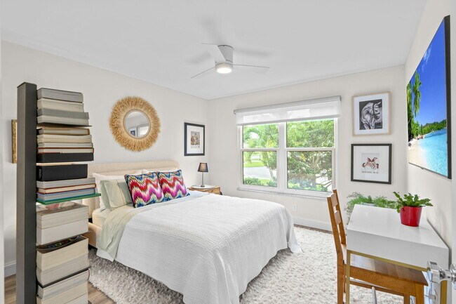 Building Photo - 2474 Bedford Mews Dr