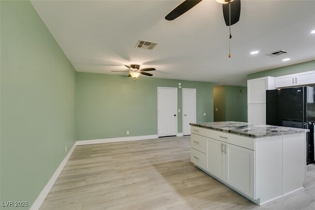 Building Photo - 605 Mosswood Dr