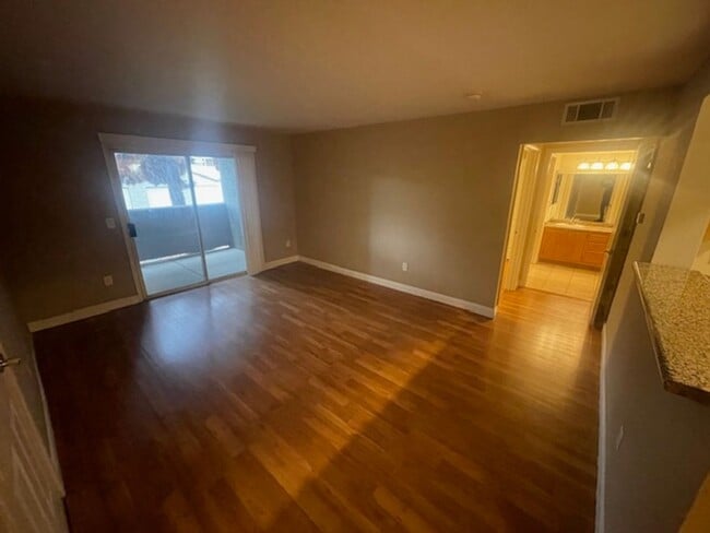 Building Photo - GREAT DOWNSTAIRS UNITIN GATED COMMUNITY LO...