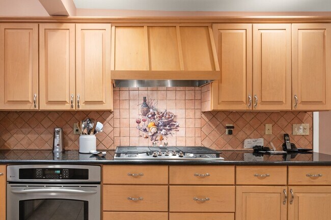 Building Photo - 76 Windsor Rd