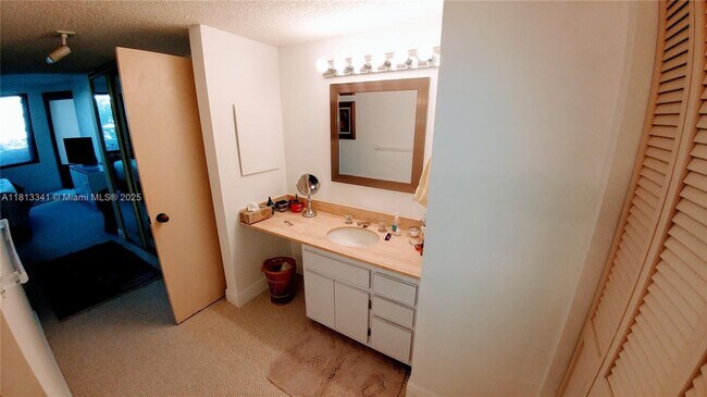 Building Photo - 251 Crandon Blvd
