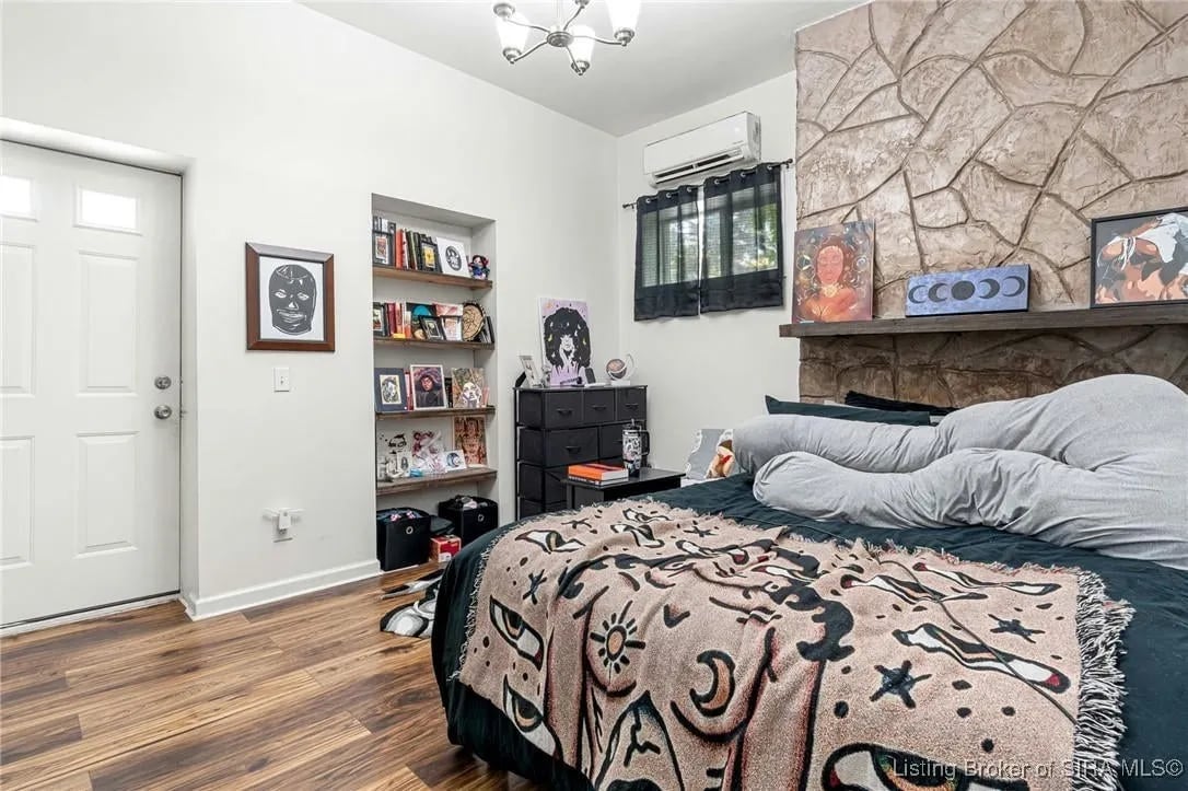 bedroom 2 - 531 E Chestnut St