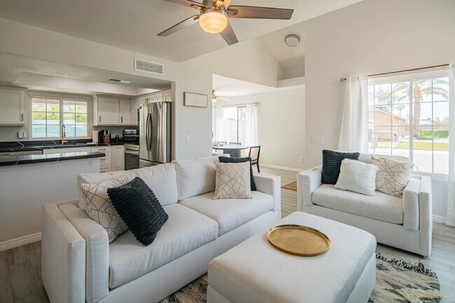 Building Photo - 10615 N 63rd Dr