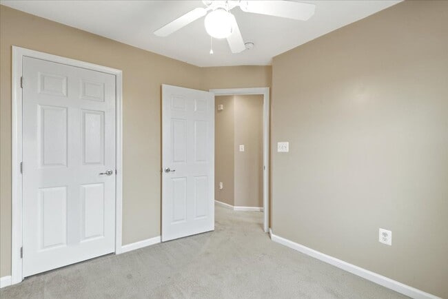 Building Photo - Charming 3-Level Townhome