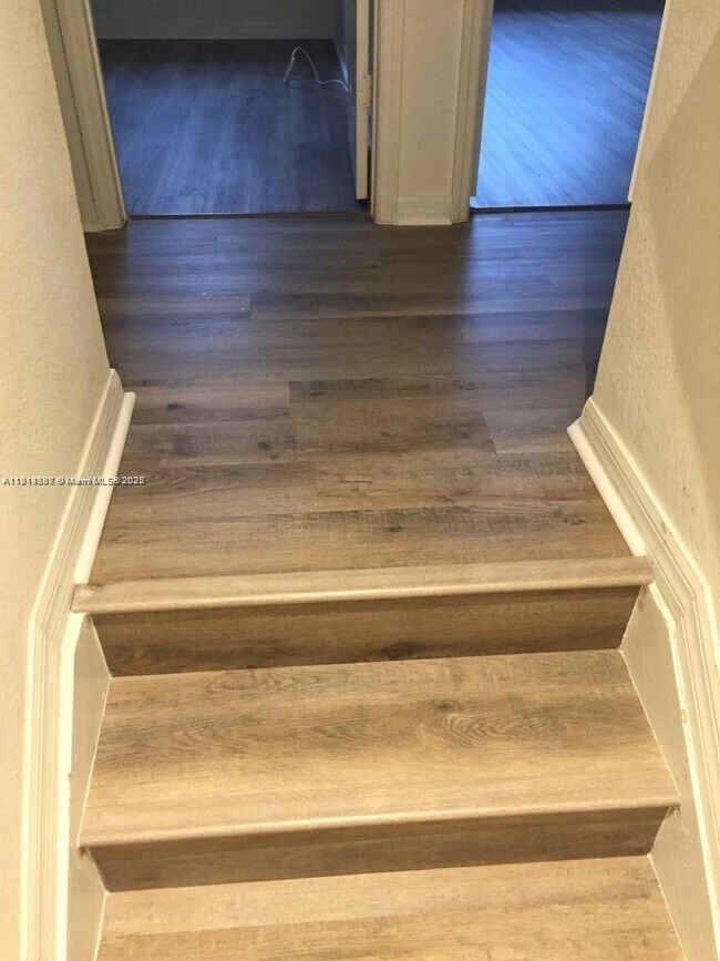 Building Photo - 8999 NW 107 Ct