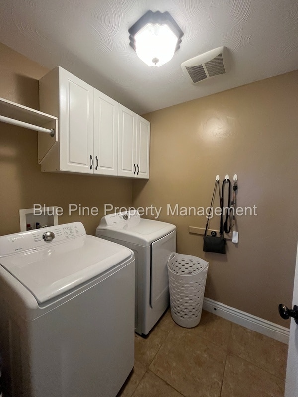 Building Photo - 2717 Mary Dr