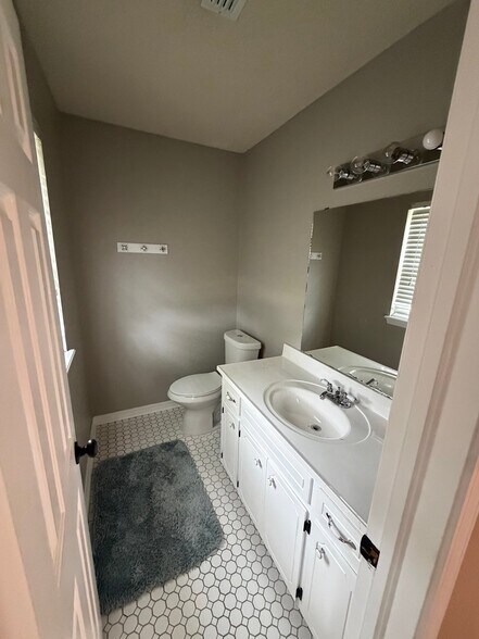 Building Photo - 329 N Date St