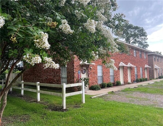 Building Photo - 203 Maryland Dr