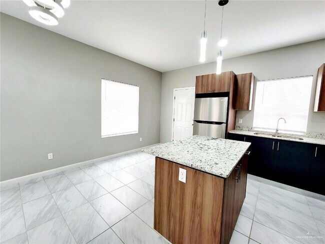 Building Photo - 3803 Las Vistas Ln