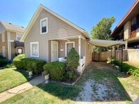 Building Photo - Two Bed Two Bath Home in West Plaza