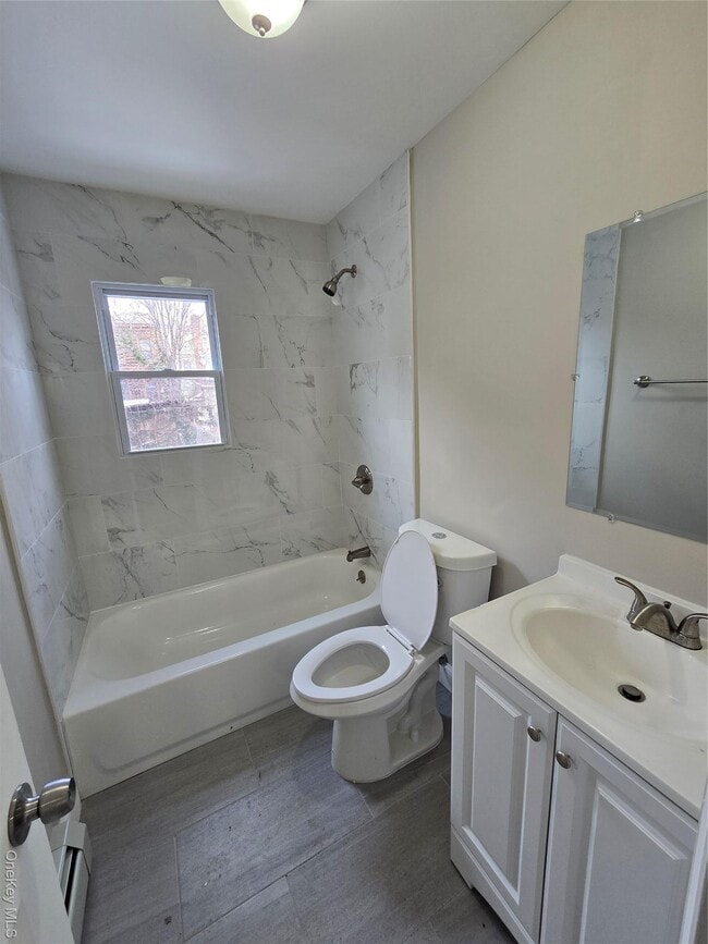 Building Photo - 159 Montauk Ave.