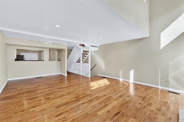 Building Photo - 6808 Eastridge Dr