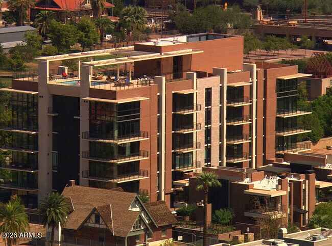 Building Photo - 208 W Portland St