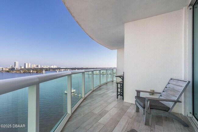 Building Photo - 231 Riverside Dr