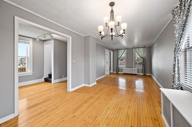 Building Photo - 809 W Touhy Ave