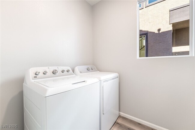 Building Photo - 8923 W Pebble Rd