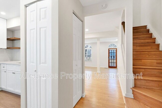 Building Photo - 6630 Medinah Ln