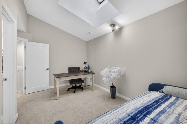 Building Photo - 2320 Treasure Isle Dr