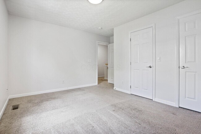 Building Photo - 5998 Blaverly Dr