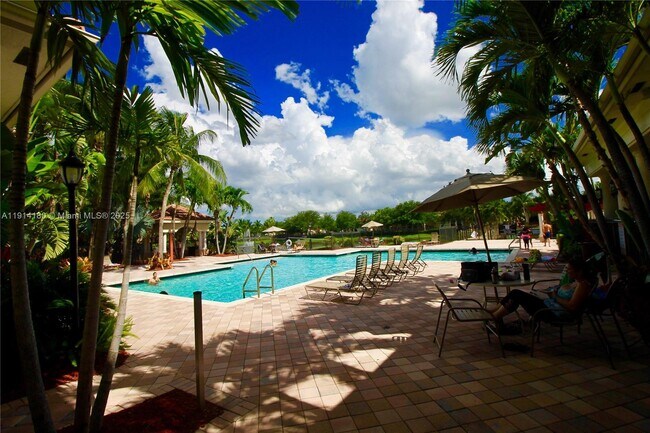 Building Photo - 2458 Centergate Dr