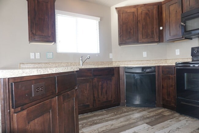 Building Photo - 8264 Resaca Dr