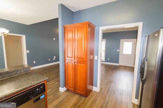 Building Photo - 319 W Leyland Ct