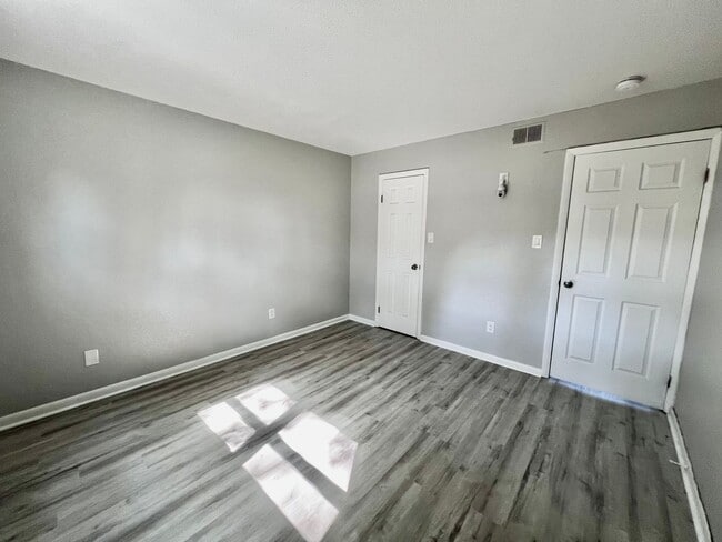 Building Photo - AMAZING 2 BED / 2 BATH CONDO – ONLY 8 BLOC...
