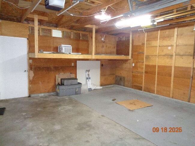 Building Photo - Nicely updated home close to amenities