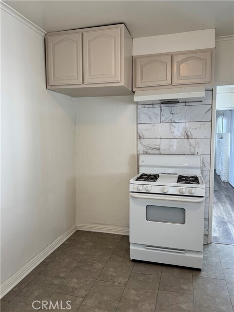 Building Photo - 1538 W 51st Pl