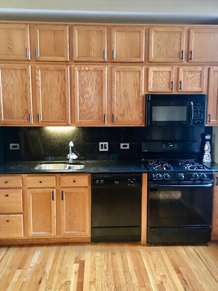 Granite Kitchen Counter - 208 W Washington St