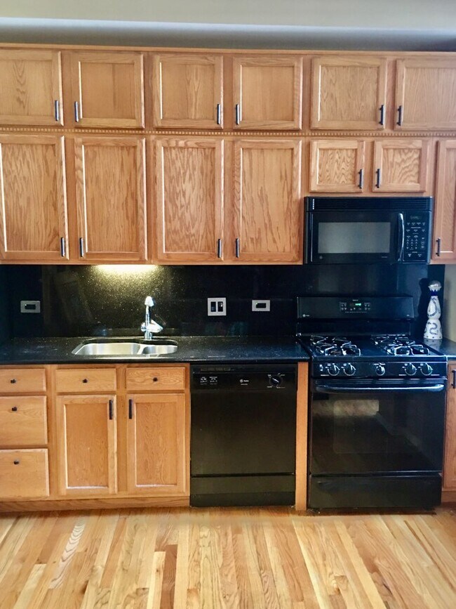Granite Kitchen Counter - 208 W Washington St