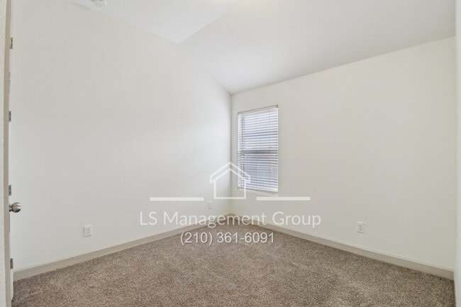 Building Photo - 1041 Water Oak