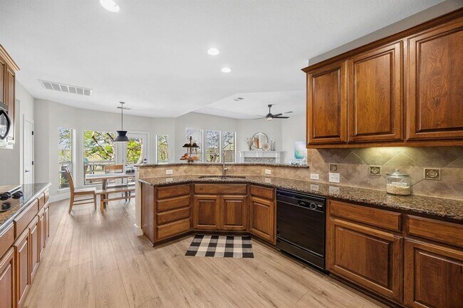 Building Photo - 128 Las Colinas Dr