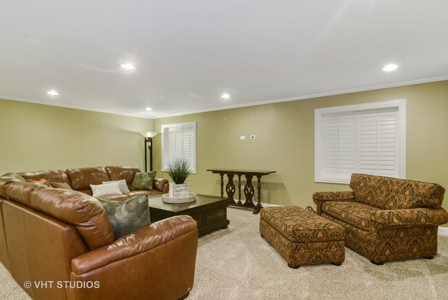 Building Photo - 21 Doral Dr