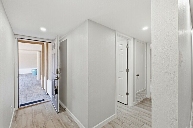Building Photo - 2233 E Highland Ave