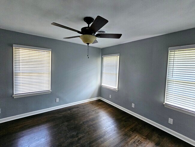 Secondary Bedroom with Single Closet - 1326 McAdams Ave