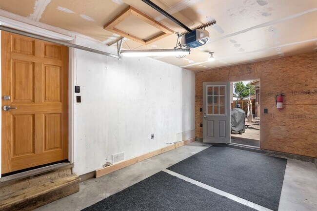 Building Photo - 3117 Moonbeam Cir S