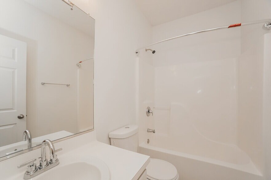 Building Photo - 5725 Newnan Cir