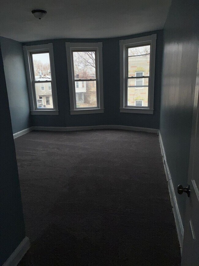 Primary Photo - 1633 Westwood Ave