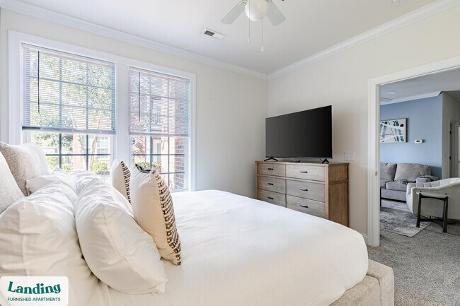 Building Photo - 2118 Silvercrest Dr