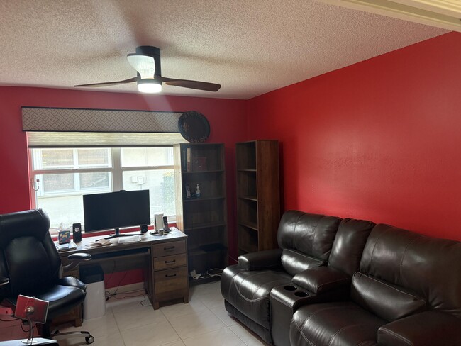 Building Photo - 7275 Summer Tree Dr