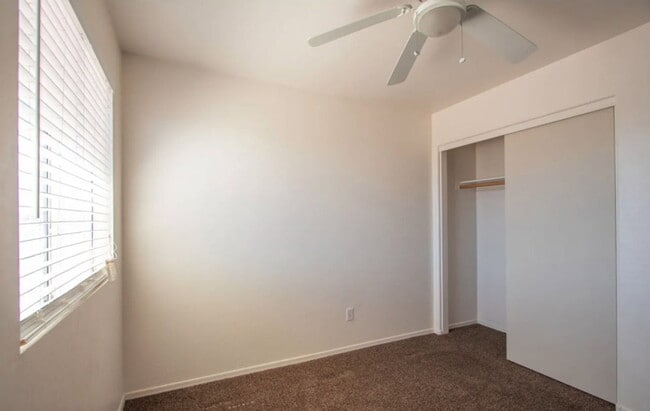 Building Photo - 13002 W Paradise Dr