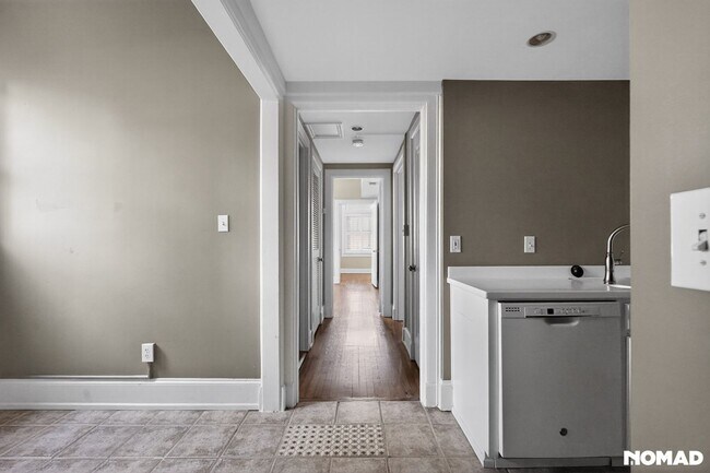 Building Photo - 2068 Walton Wy