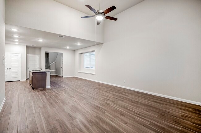 Building Photo - 2421 Shellcracker Dr